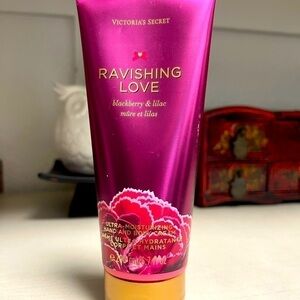 𝅺new Victoria’s Secret Ravishing Love Blackberry Lilac lotion